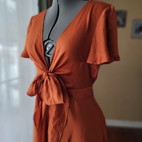 Petal & Pup Amanda Hi-Lo Tie Front Midi Dress - Rust/Terracotta Orange - US 6 - Picture 3 of 12